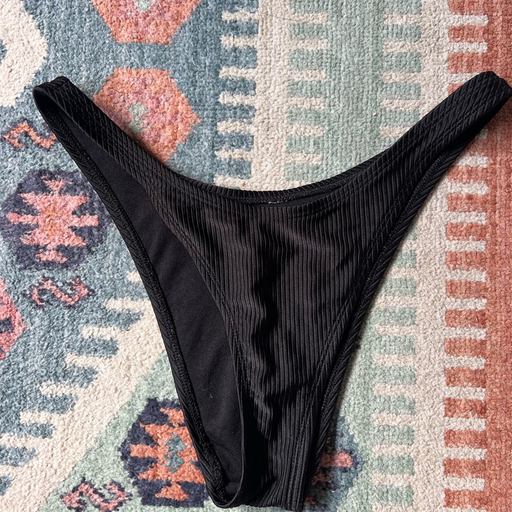Black Ribbed Bikini Set - Picture 4 of 4